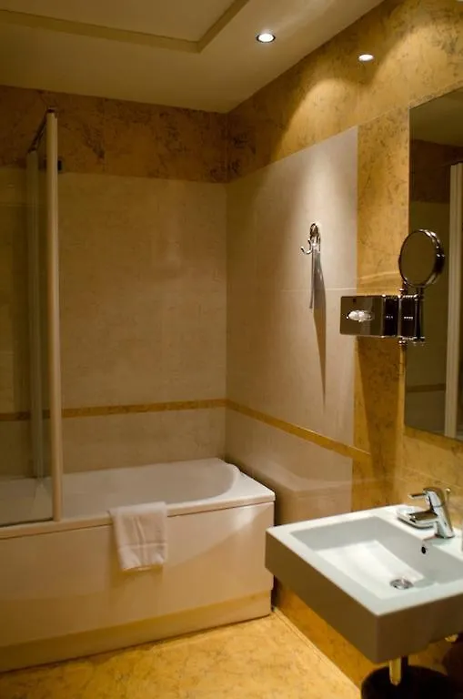Hotel Planet Ареццо 4*,