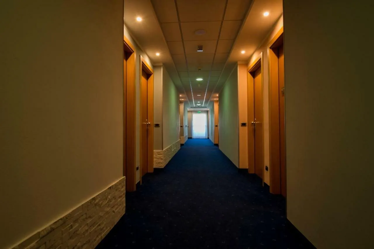 Hotel Planet アレッツォ